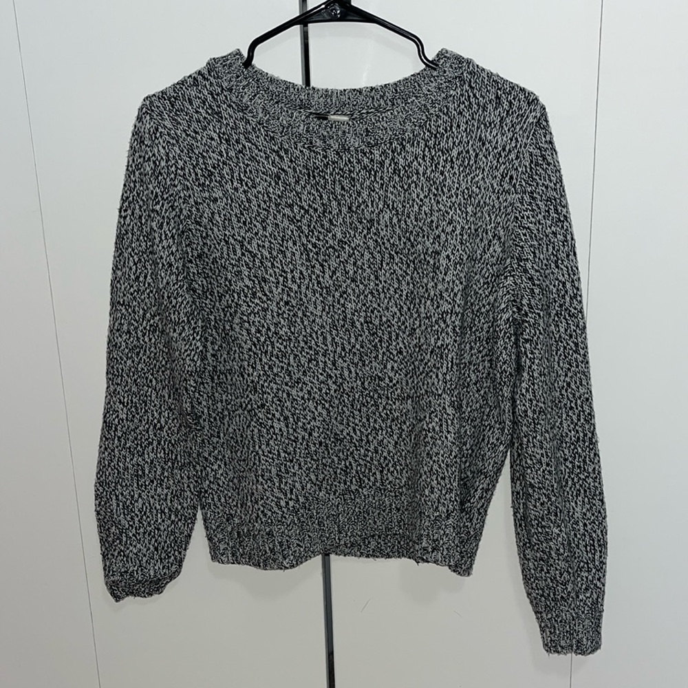 H&M DIVIDED WOMEN’S BLACK WHITE GRAY KNIT SWEATER SIZE MEDIUM